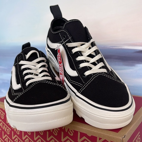 Vans Men’s Sentry Old Skool (Canvas) Black/Marshmallow
VN0A5KR3VQE
Sneakers - Picture 8 of 16